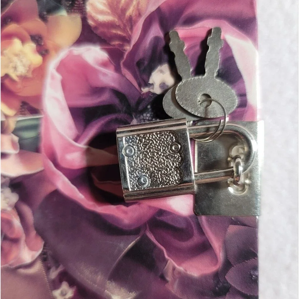 0787. NWOTs ~ Invitingly Pink 🩷~ Vintage ~ Lockable Jounal ~